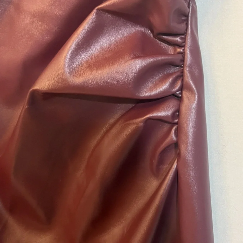 Faux Leather Burgundy Pencil Skirt. Side ruching and back slit Women’s Small - Picture 3 of 3